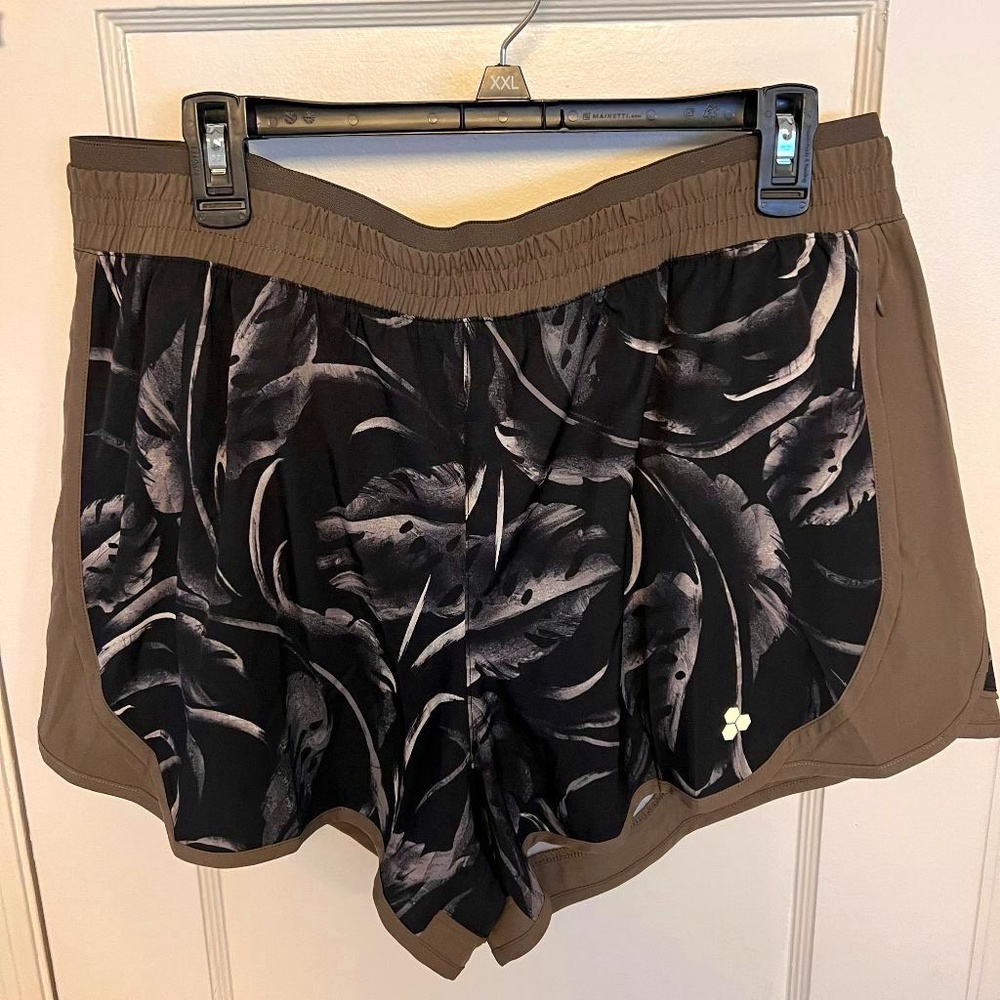 Women’s TEK GEAR Black Tropical Core Woven Shorts Size XL & XXL BNWT